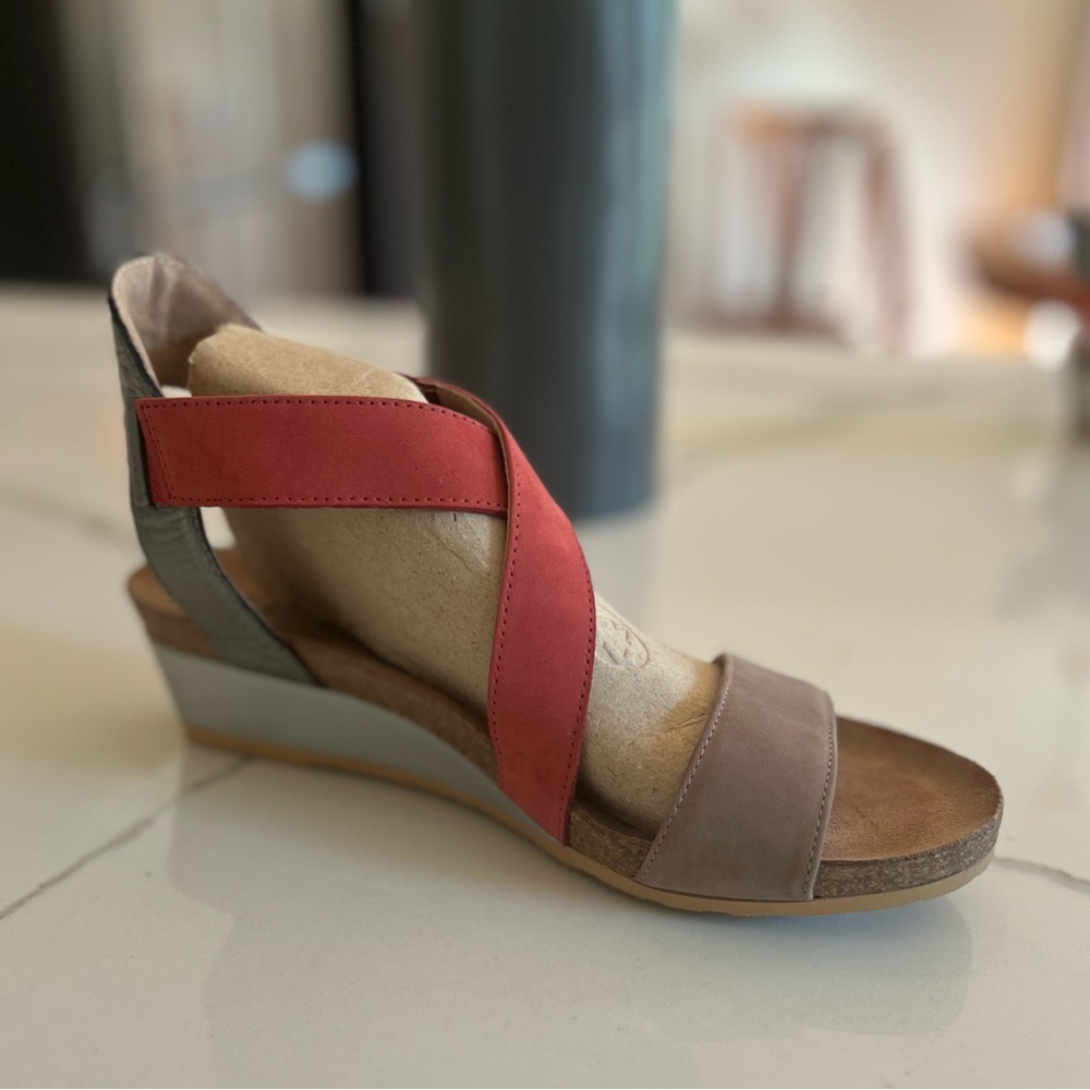 Naot Vixen tri-color sandal sz 40 - Picture 4 of 5